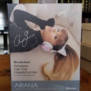 ArianaGrande cat earphones w color changing lights